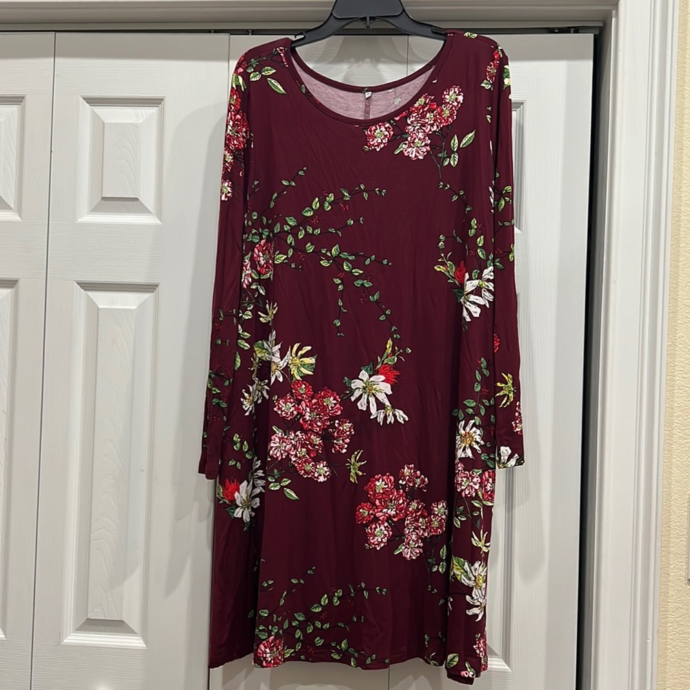 Women’s dark red floral t-shirt dress